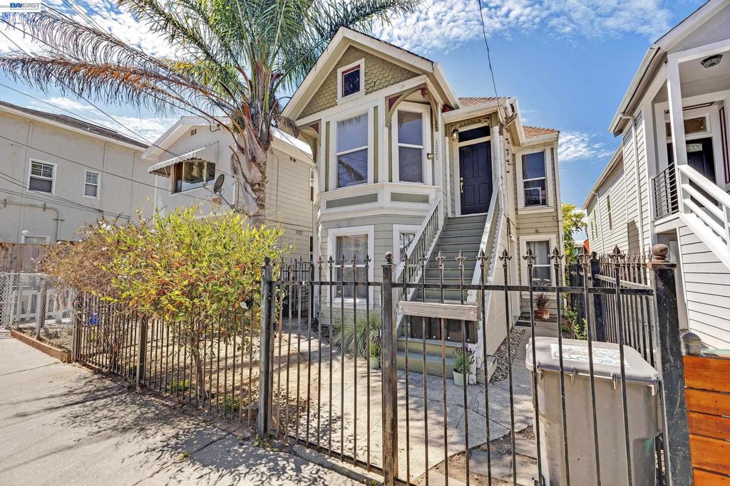 1221 Campbell