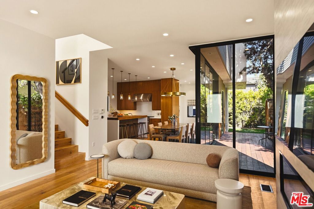 738 Superba Avenue