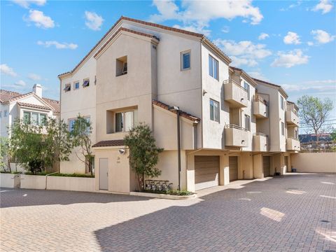 Photo of 305 Kansas Street #D, El Segundo, CA 90245 (MLS # SB26056302)