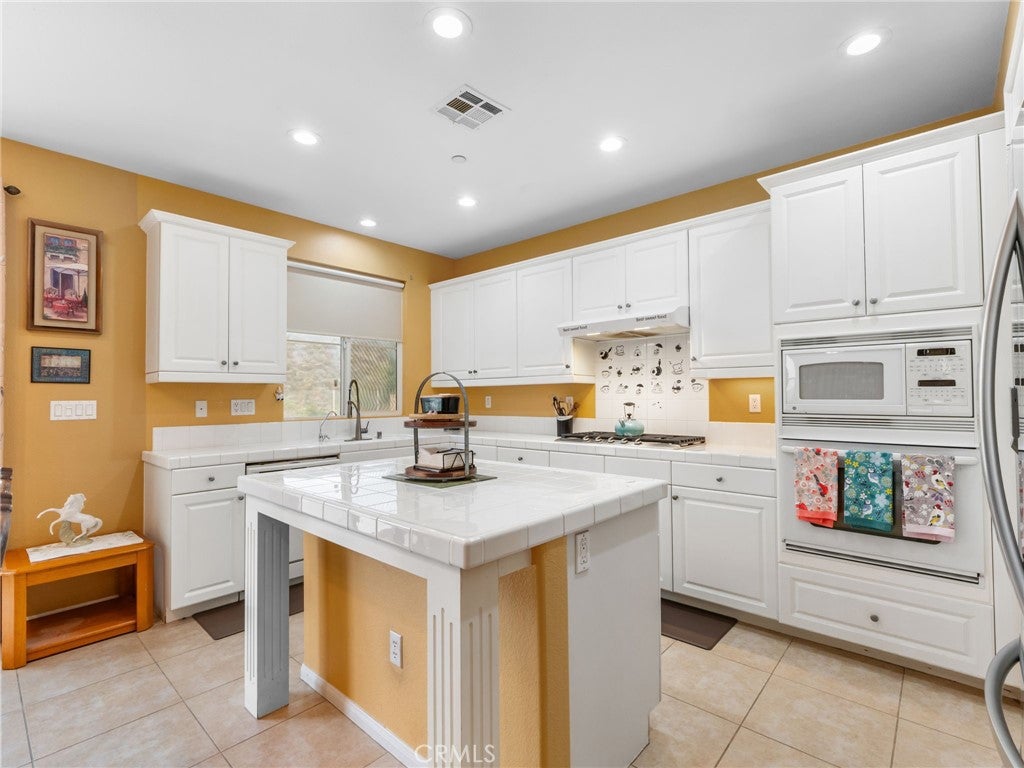 4106 Lake Circle