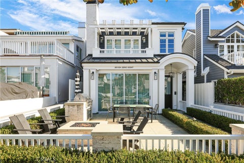 Photo of 708 Heliotrope Avenue, Corona Del Mar, CA 92625 (MLS # NP26213325)