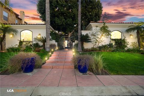 Photo of 15001 Colonia De Las Rosas, Bakersfield, CA 93306 (MLS # PI26058516)