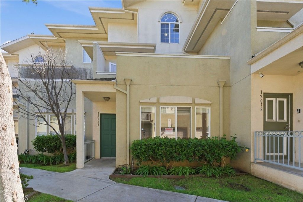 Photo of 12076 S Broadway, Los Angeles, CA 90061 (MLS # OC26038305)