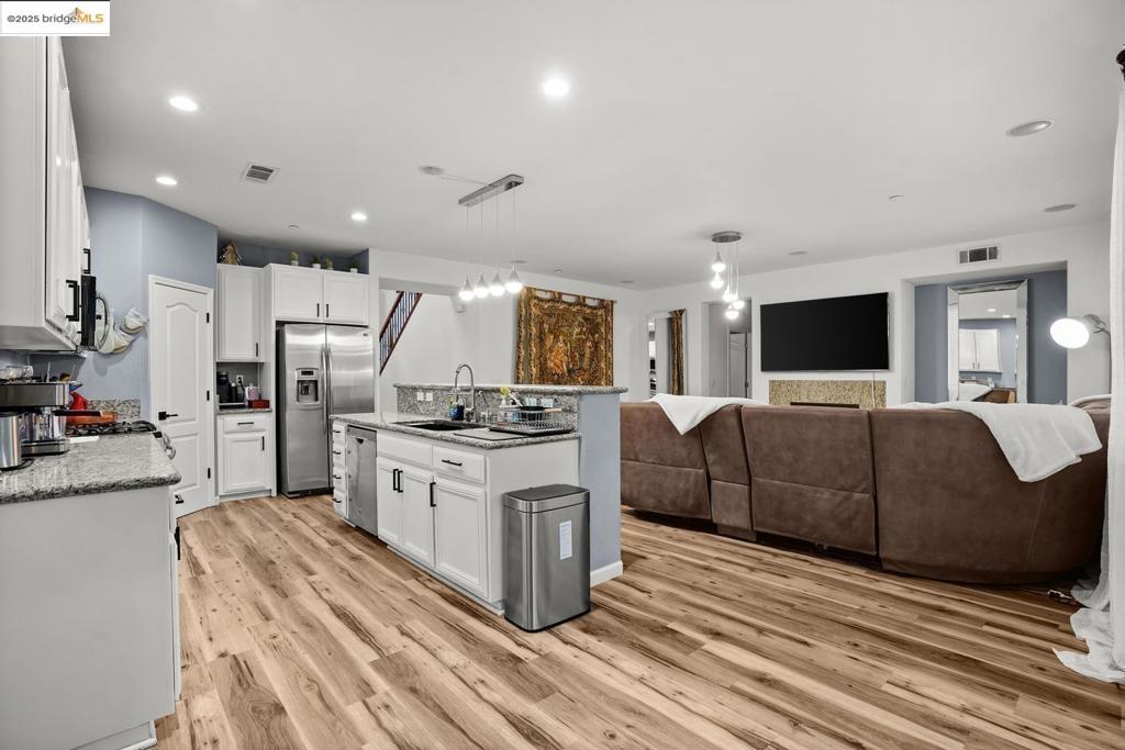 BRENTWOOD - Residential