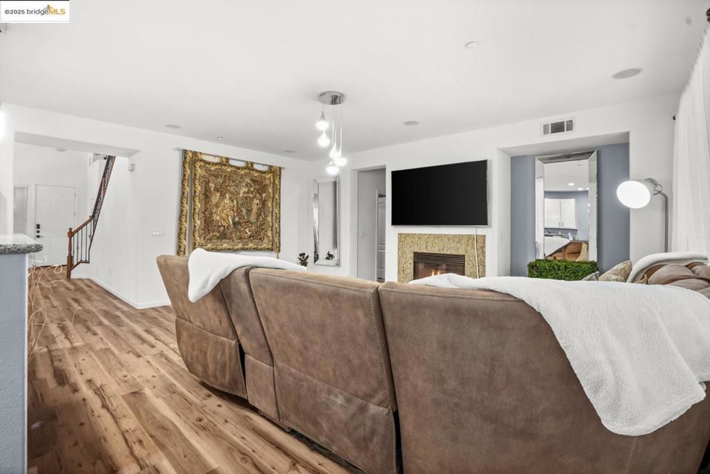 BRENTWOOD - Residential