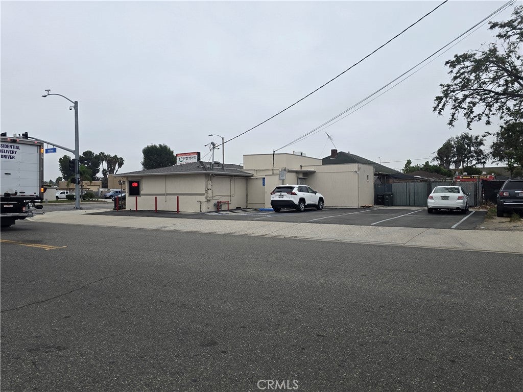 8242 Commonwealth