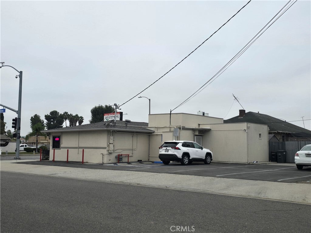 8242 Commonwealth