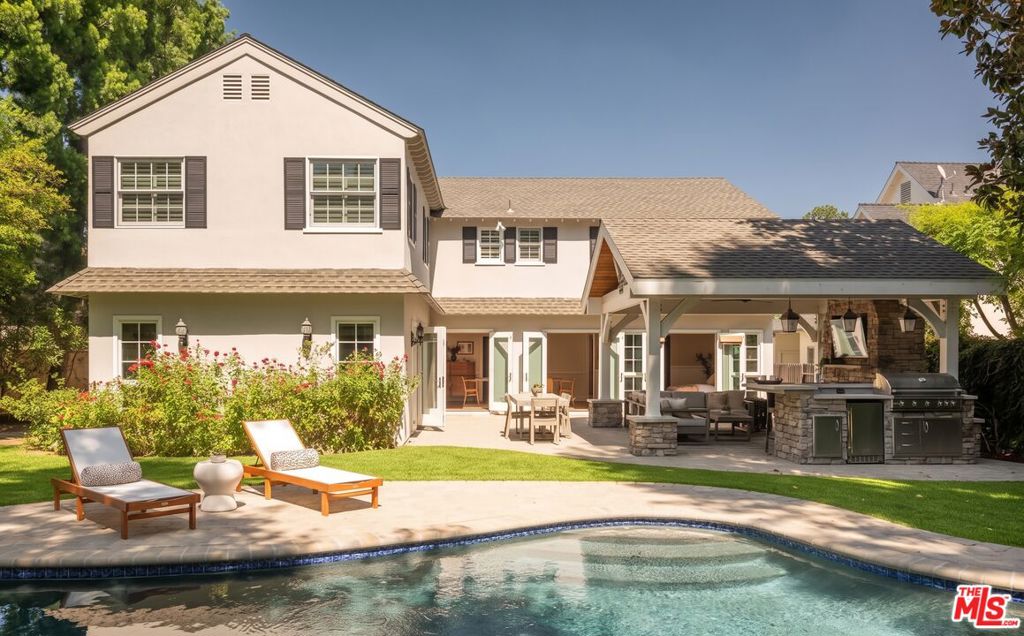 Photo of 15434 Sutton Street, Sherman Oaks, CA 91403 (MLS # 26991303)