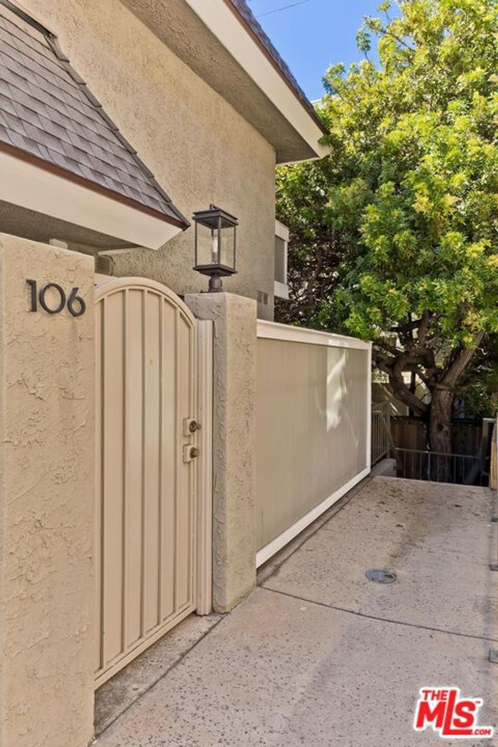 Photo of 11823 Mayfield Avenue #6, Los Angeles, CA 90049 (MLS # 25599129)