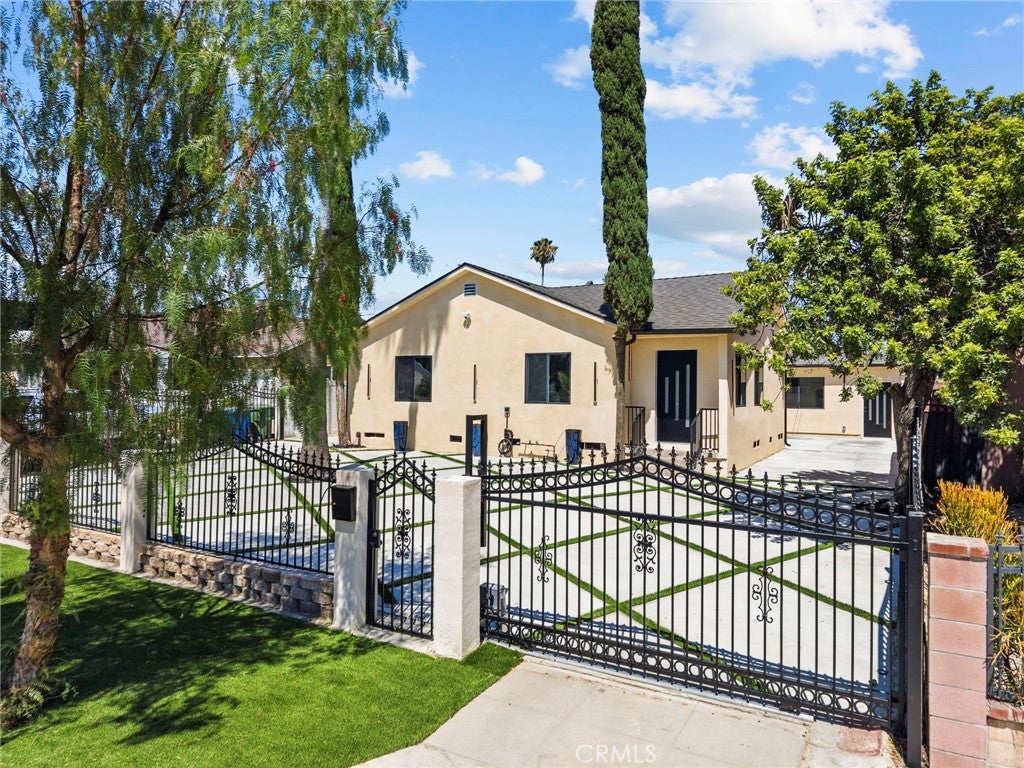 7660 Radford Avenue, North Hollywood CA 91605