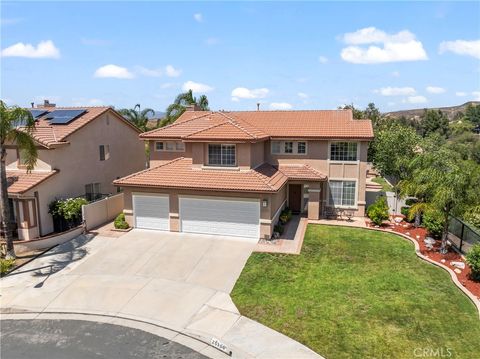 Photo of 25300 Heather Vale Street, Saugus, CA 91350 (MLS # SR25122067)