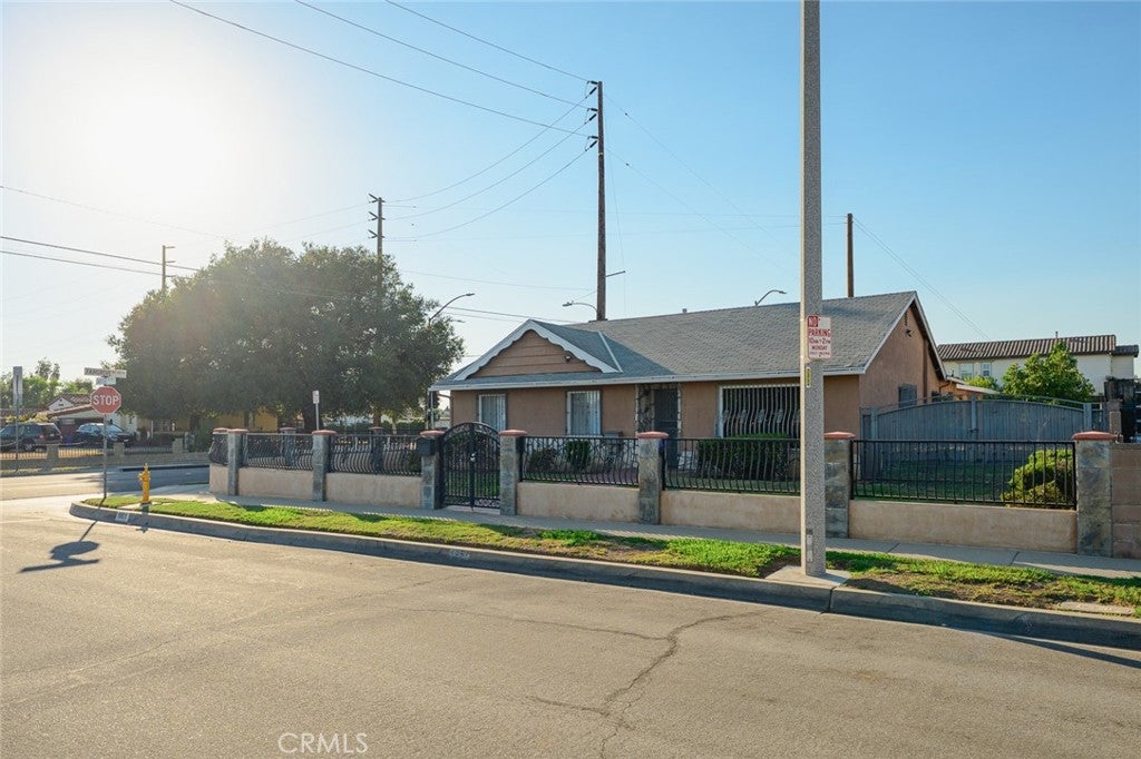 1951 S Shadydale