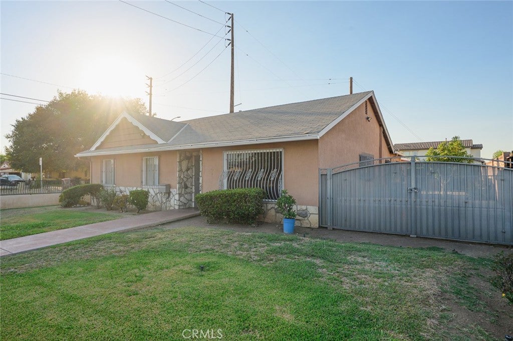 1951 S Shadydale