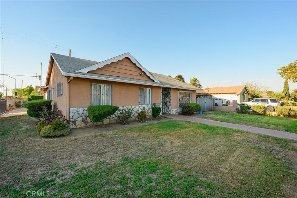 1951 S Shadydale