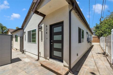 Photo of 634 E Valencia Avenue, Burbank, CA 91501 (MLS # GD26051430)