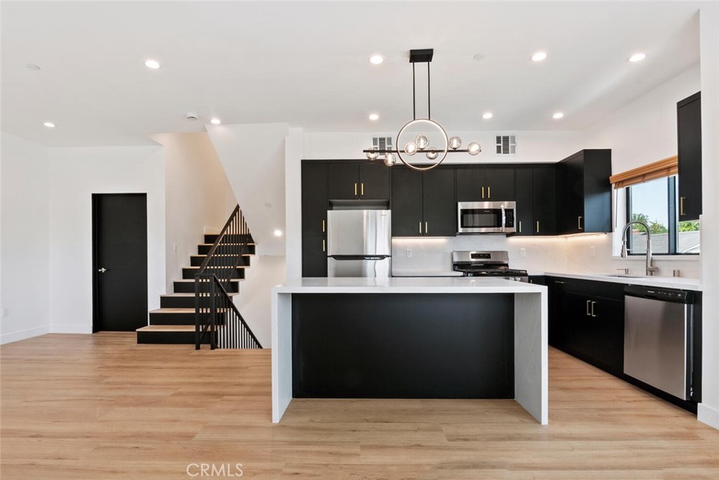2633 S Cochran