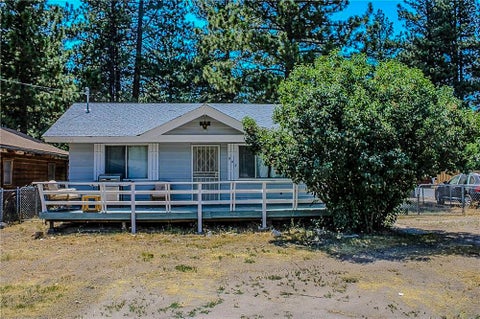 Photo of 945 Greenway Drive, Big Bear, CA 92314 (MLS # 219152095PS)