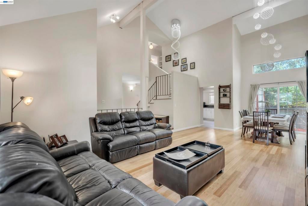 2380 Cabrillo Dr