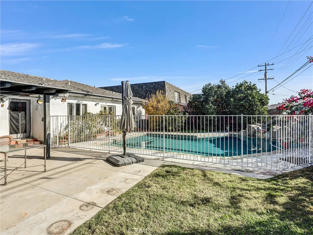 Downey, California 90241, United States, 3 Bedrooms Bedrooms, ,3 BathroomsBathrooms,Residential,Active,254487