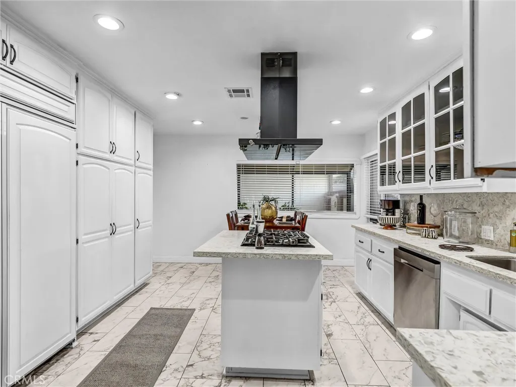 Downey, California 90241, United States, 3 Bedrooms Bedrooms, ,3 BathroomsBathrooms,Residential,Active,254487