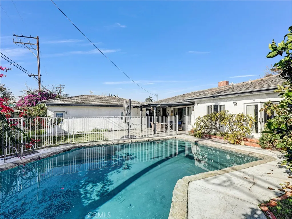 Downey, California 90241, United States, 3 Bedrooms Bedrooms, ,3 BathroomsBathrooms,Residential,Active,254487