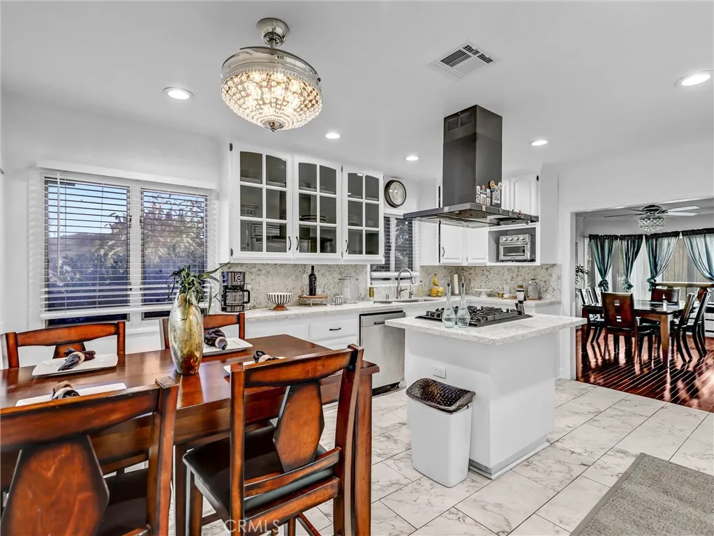 Downey, California 90241, United States, 3 Bedrooms Bedrooms, ,3 BathroomsBathrooms,Residential,Active,254487