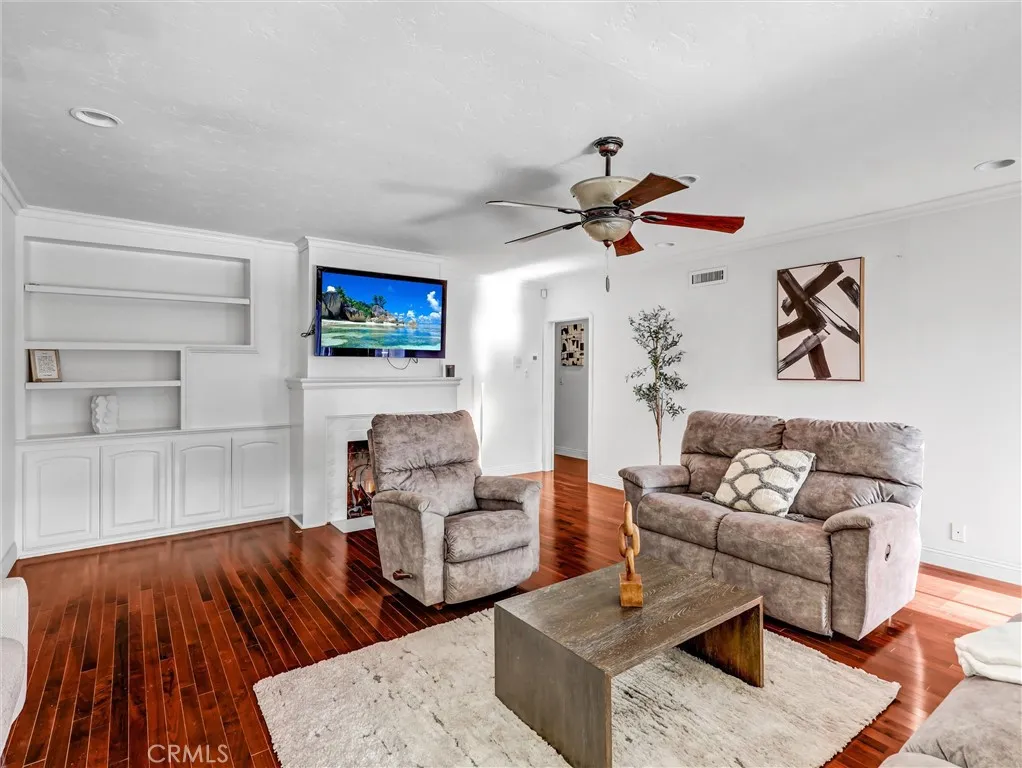 Downey, California 90241, United States, 3 Bedrooms Bedrooms, ,3 BathroomsBathrooms,Residential,Active,254487