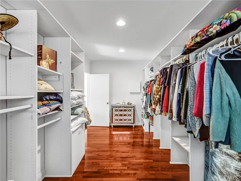 Downey, California 90241, United States, 3 Bedrooms Bedrooms, ,3 BathroomsBathrooms,Residential,Active,254487