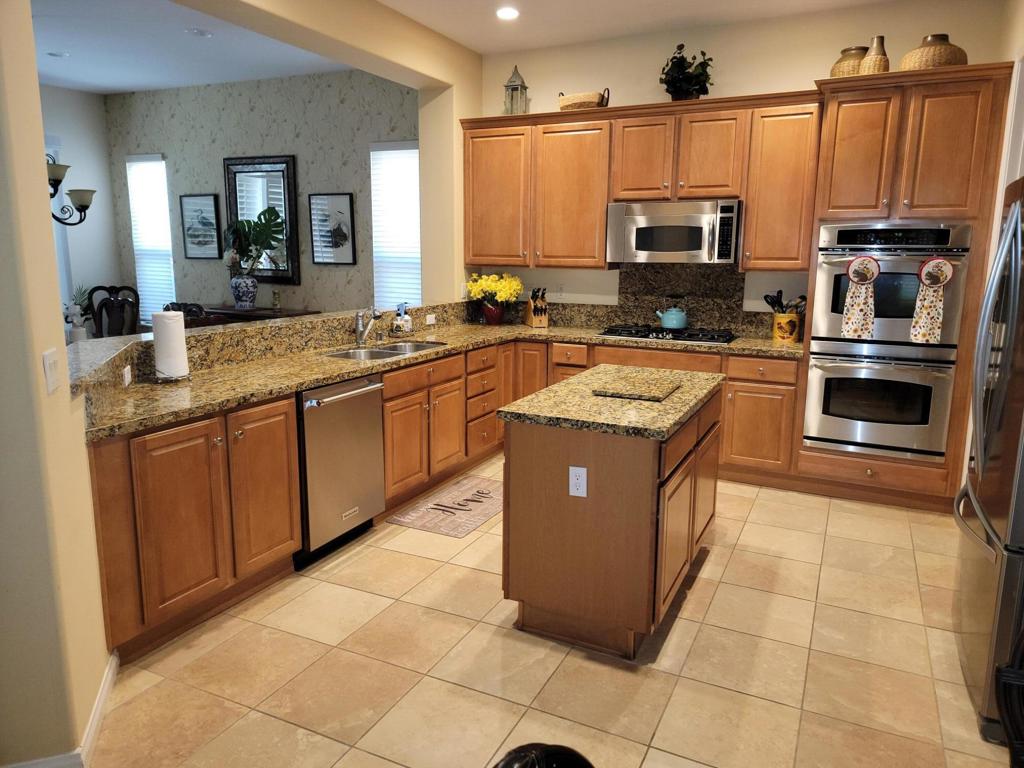 81101 Avenida Lorena