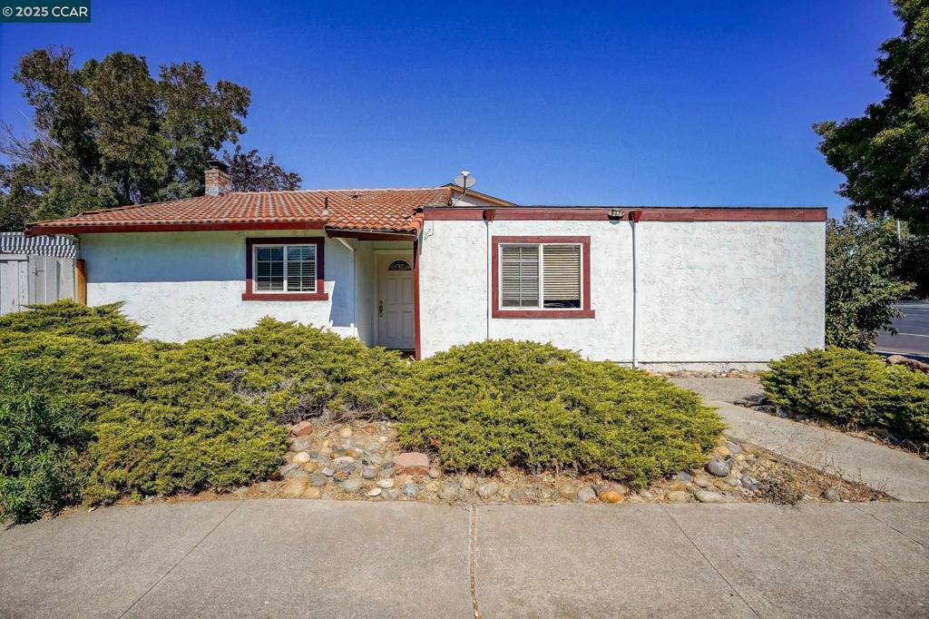 Cozy 3 bedroom, 2 full bathrooms house. Walk to the neighborhood park for the family BBQ and leisure.