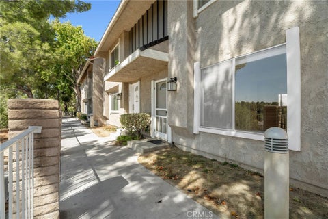 Photo of 26853 Avenida Terraza, Saugus, CA 91350 (MLS # SR26192539)
