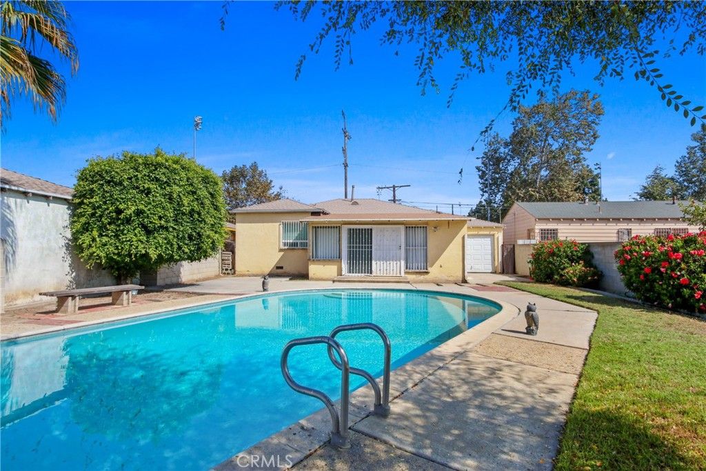 Photo of 614 W 90th Street, Los Angeles, CA 90044 (MLS # PW26024161)