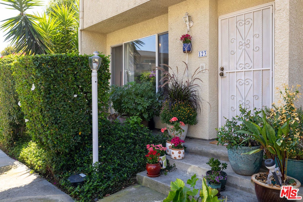 4558 Willis Avenue 123