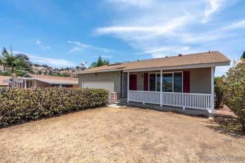 Photo of 923 La Presa AVE, Spring Valley, CA 91977 (MLS # 260019610SD)