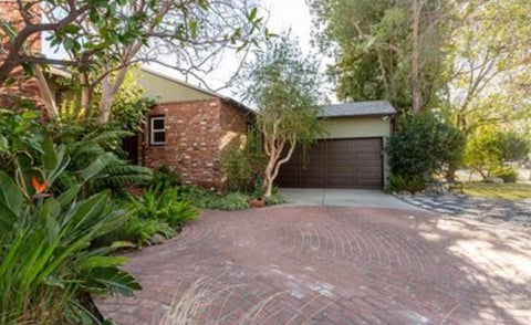 Photo of 6500 Glade Avenue, Woodland Hills, CA 91303 (MLS # SR26208316)