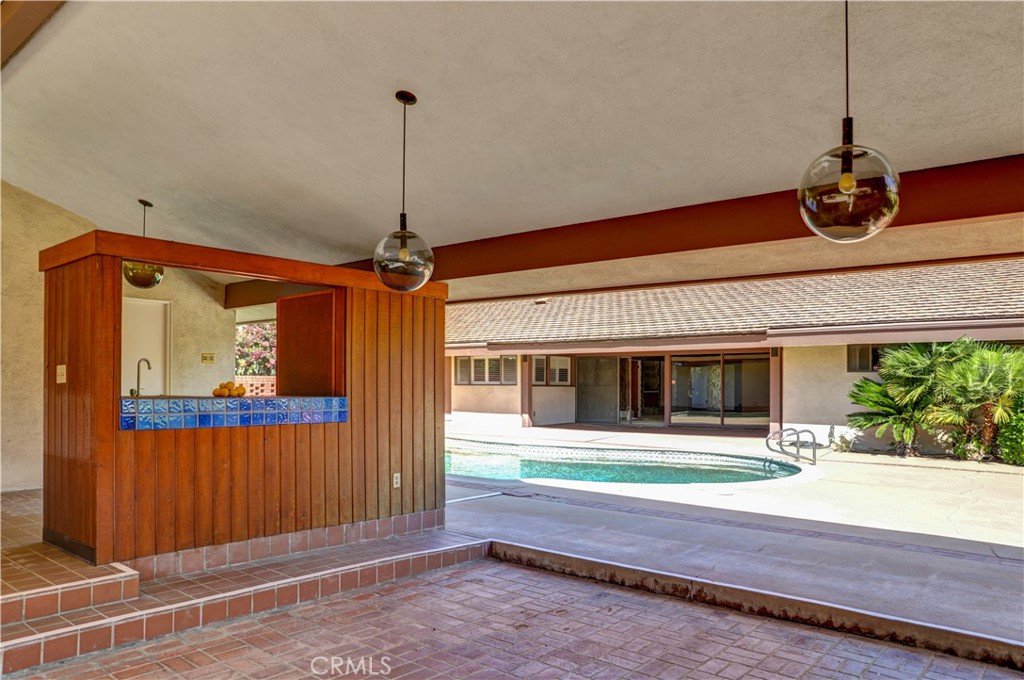 935 Sierra Madre Boulevard