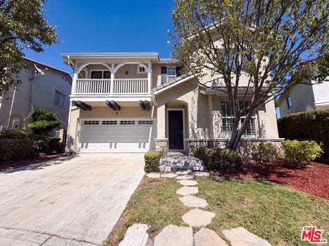 Photo of 27920 Periwinkle Lane, Valencia, CA 91354 (MLS # 26866903)