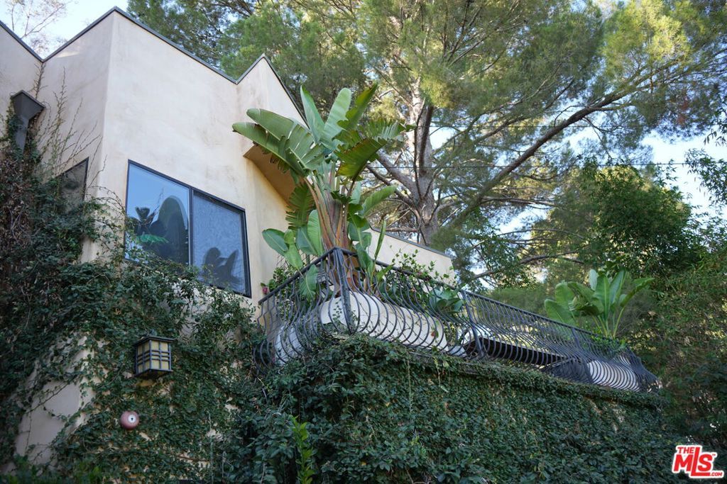 Photo of 7028 Treasure Trail, Los Angeles, CA 90068 (MLS # 26669001)