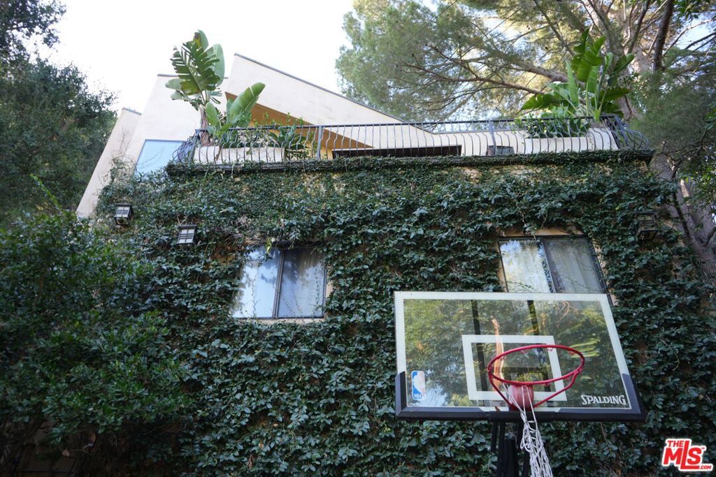 Photo of 7028 Treasure Trail, Los Angeles, CA 90068 (MLS # 26669001)