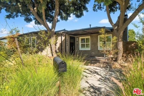 Photo of 2963 Virginia Avenue, Santa Monica, CA 90404 (MLS # 26659497)