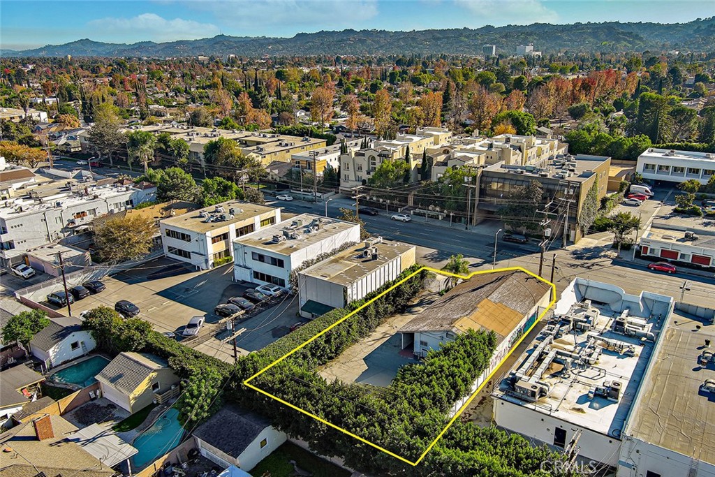 15217 Burbank Boulevard