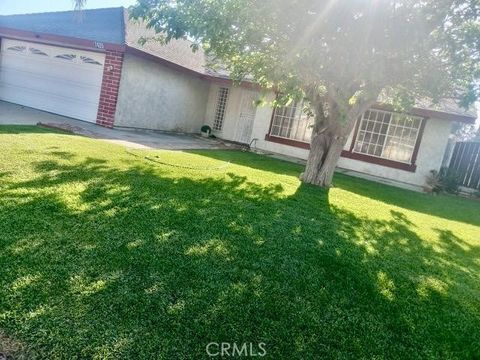 Photo of 7420 Encina Ave, Fontana, CA 92336 (MLS # SR26078326)