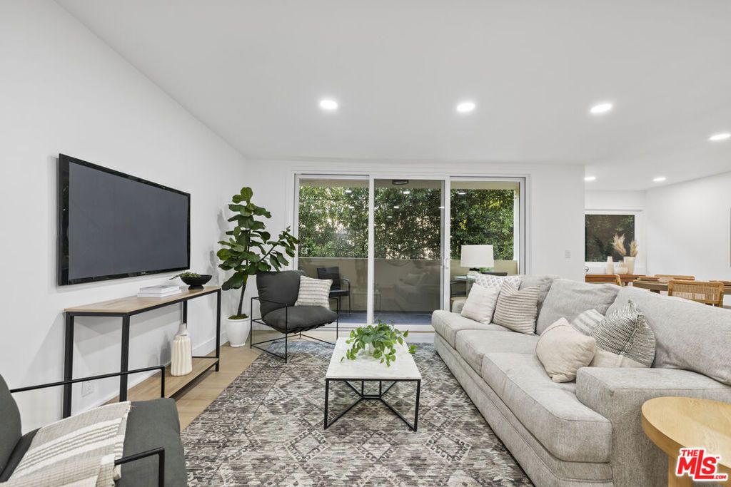 Photo of 1025 N Kings Road #113, West Hollywood, CA 90069 (MLS # 25596865)