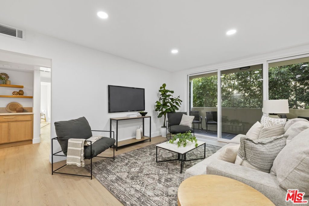 Photo of 1025 N Kings Road #113, West Hollywood, CA 90069 (MLS # 25596865)