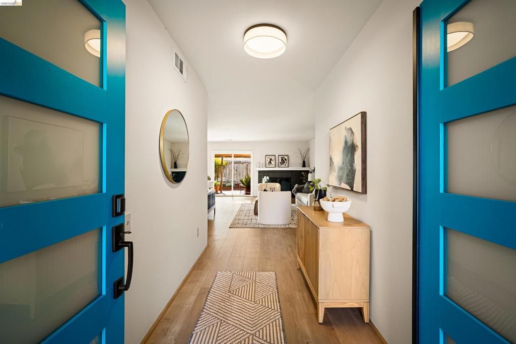 Photo of 10 10 Clear Water Ct Ct, Richmond, CA 94803 (MLS # 41125801)