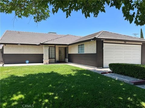 Photo of 44333 Albeck Ave, Lancaster, CA 93536 (MLS # SB25254963)