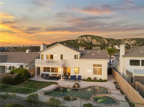 Photo of 26451 Puffin Place, Canyon Country, CA 91387 (MLS # SR26048442)