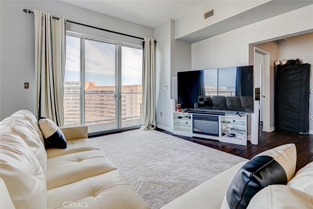388 E Ocean Boulevard 1614