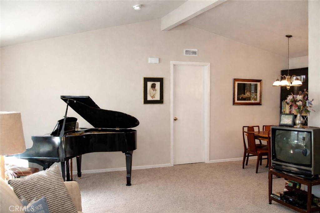 4201 Topanga Canyon Boulevard 21