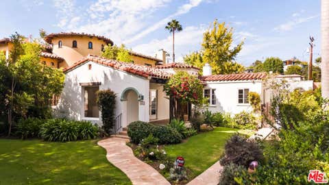Photo of 827 Yale Street, Santa Monica, CA 90403 (MLS # 26867749)
